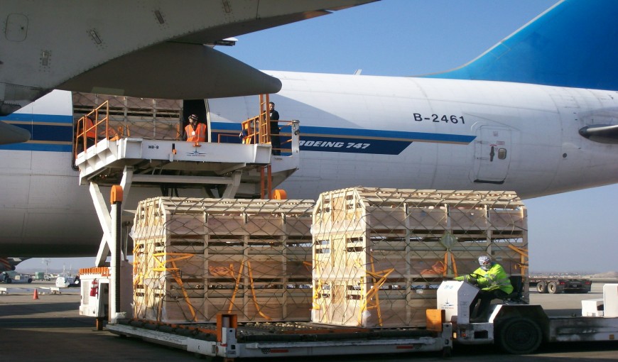 八宿到美国空运公司